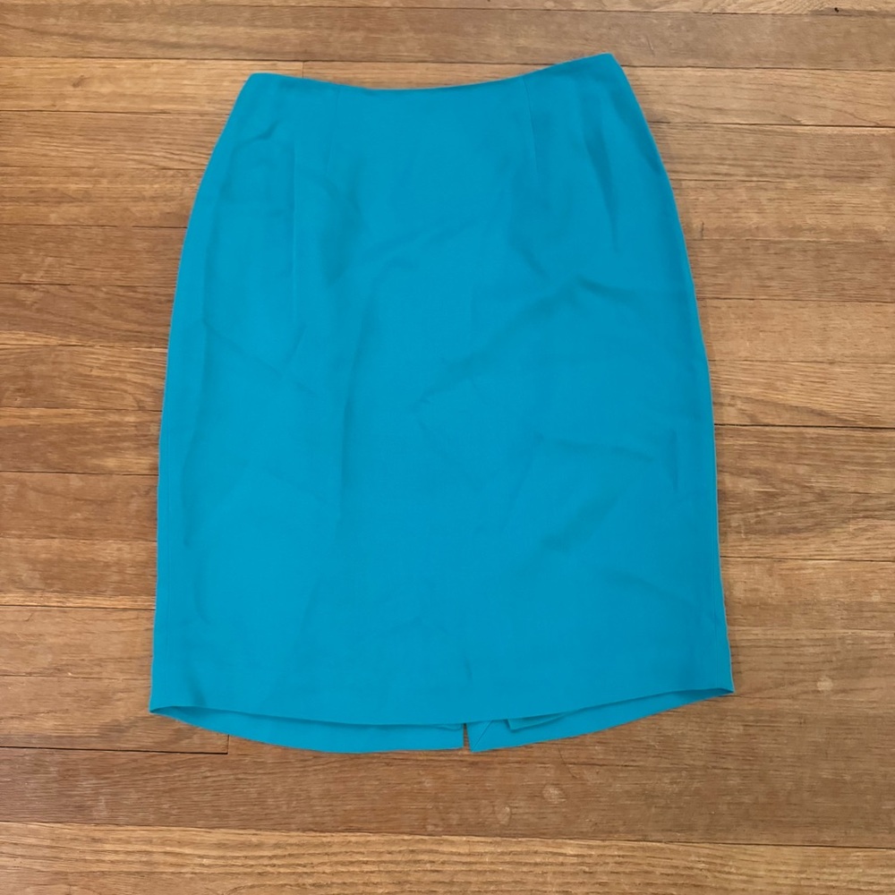 Amanda Smith 100% silk blue knee length pencil skirt size 6
  B53